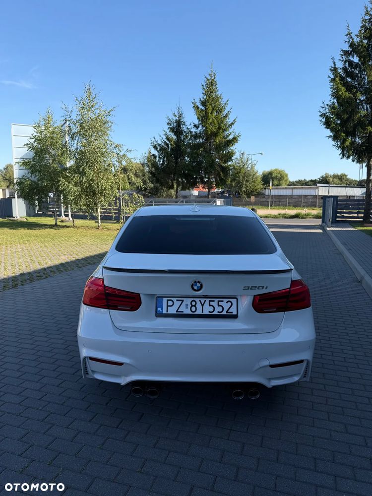 BMW Seria 3 320i - 5