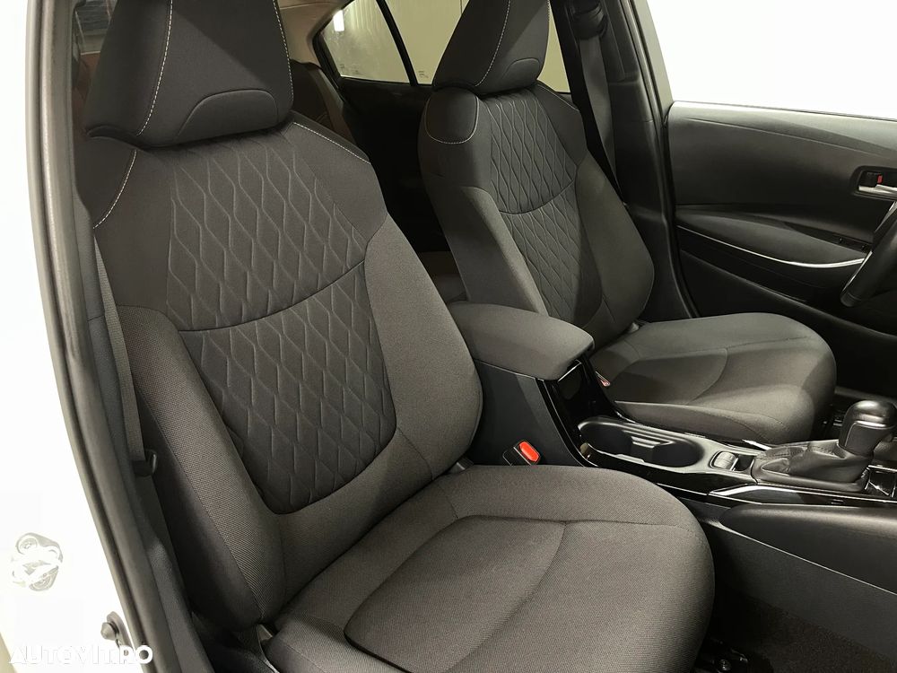 Toyota Corolla Sedan 1.8 HSD Business - 9