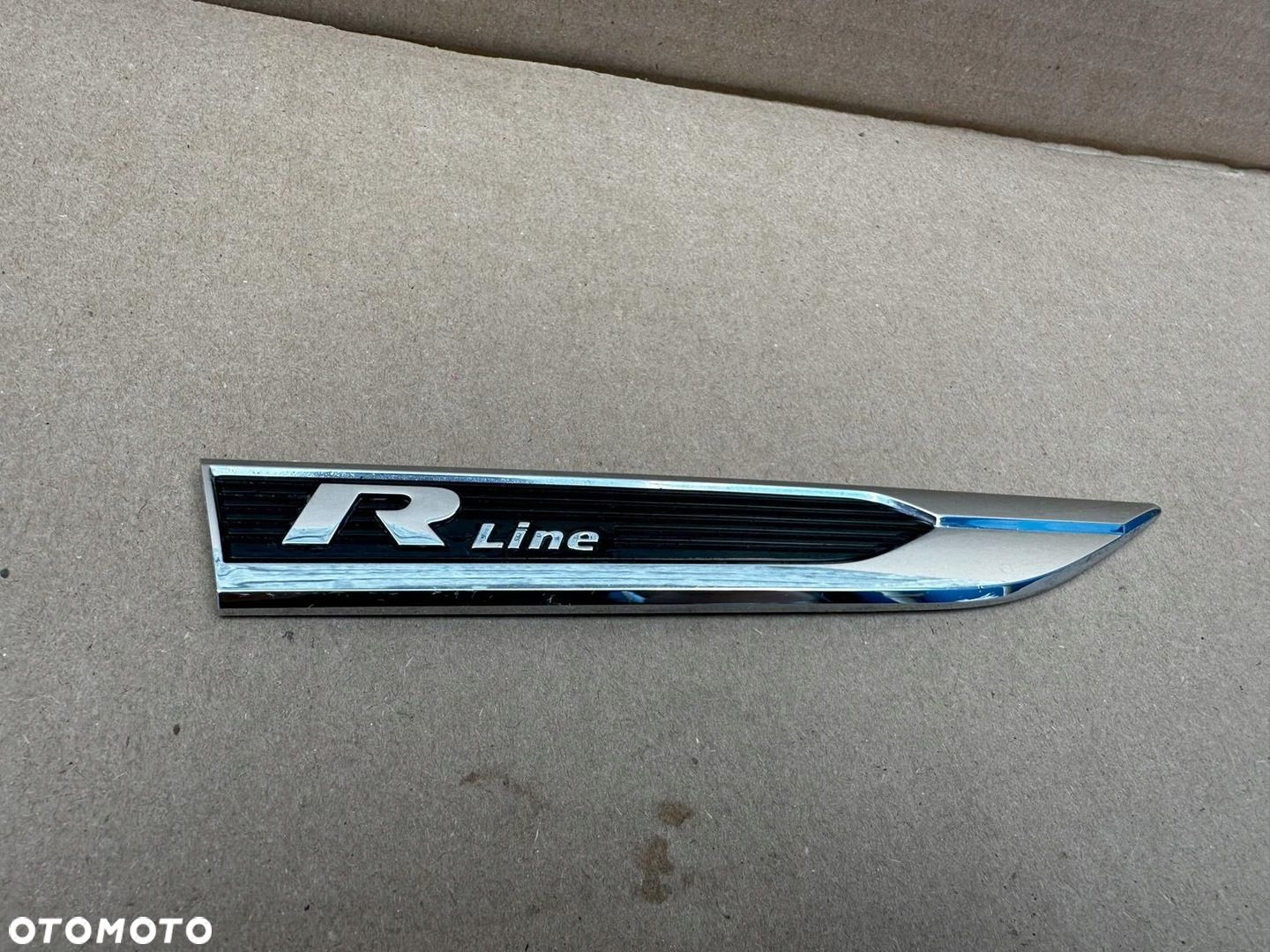 VW VOLKSWAGEN R LINE EMBLEMAT ZNACZEK ORYGINAŁ - 1