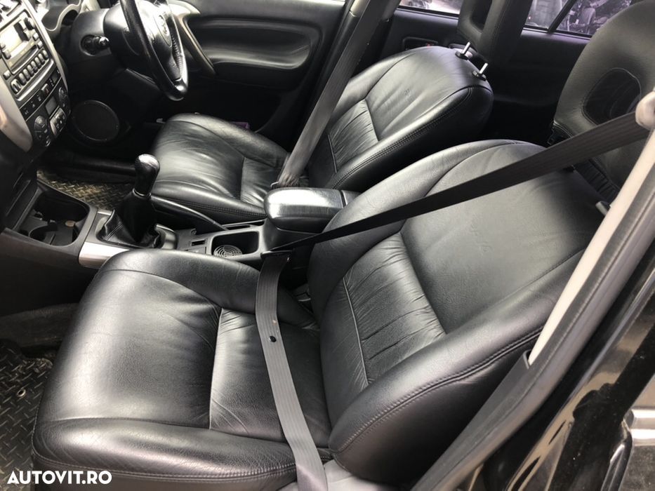 Toyota Rav4 20d 115 Hp interior piele scaune trapa bară torosuri roti luneta haion USA uși - 5