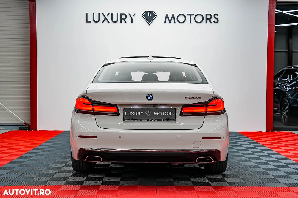 BMW Seria 5 520d Efficient Dynamics Edition Aut. Sport Line - 9