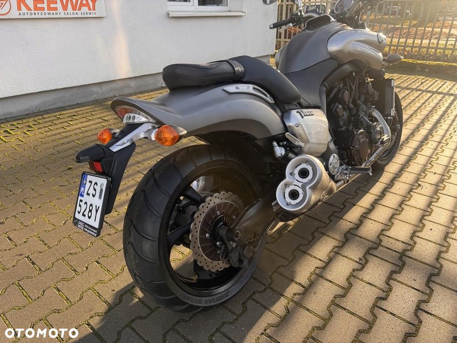 Yamaha V-MAX - 7
