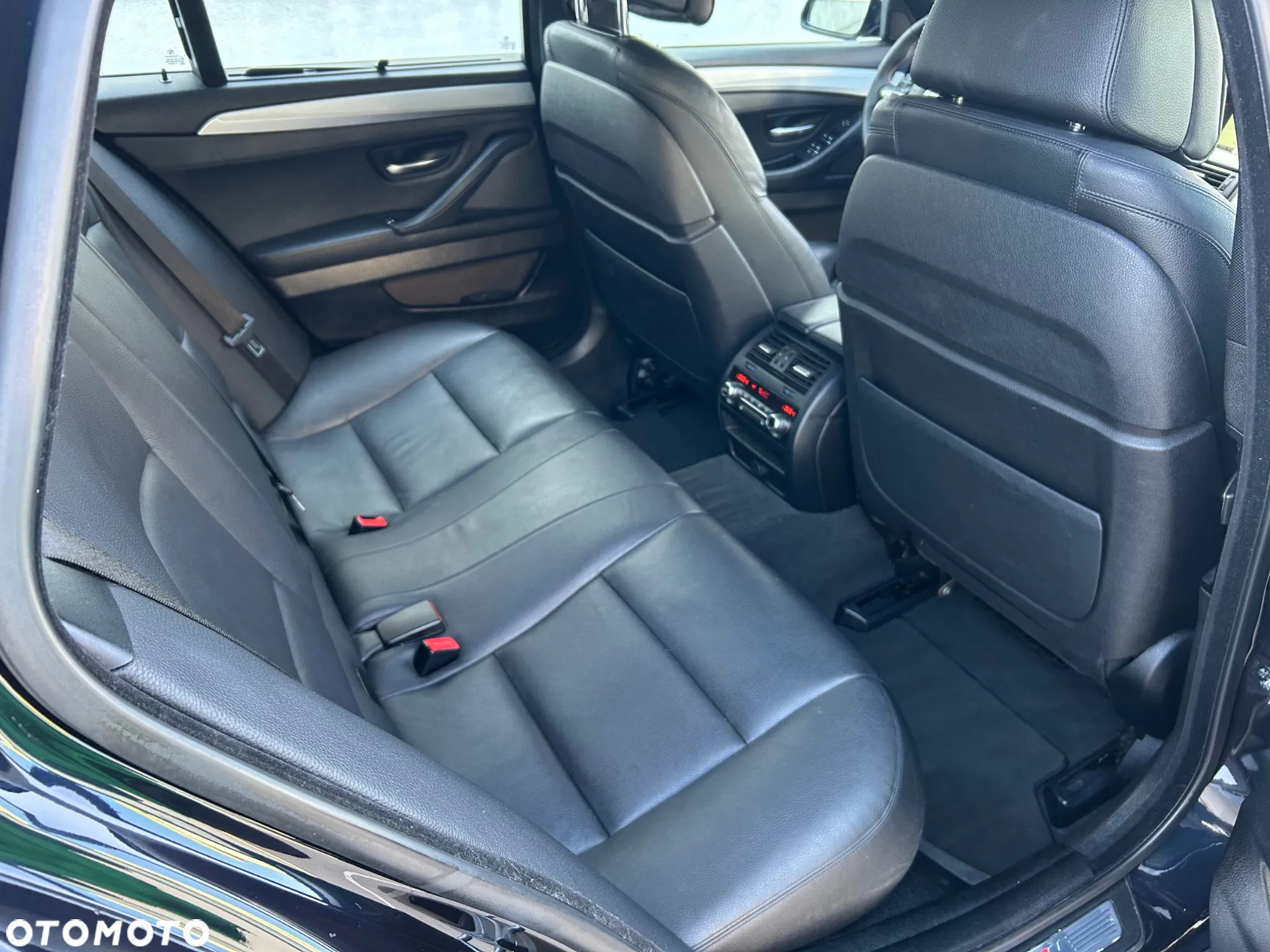 BMW Seria 5 M550d xDrive Touring Sport-Aut - 11