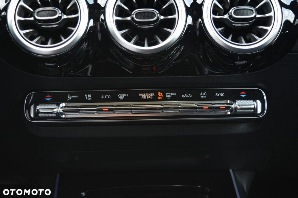 Mercedes-Benz GLA 200 d AMG Line 8G-DCT - 20