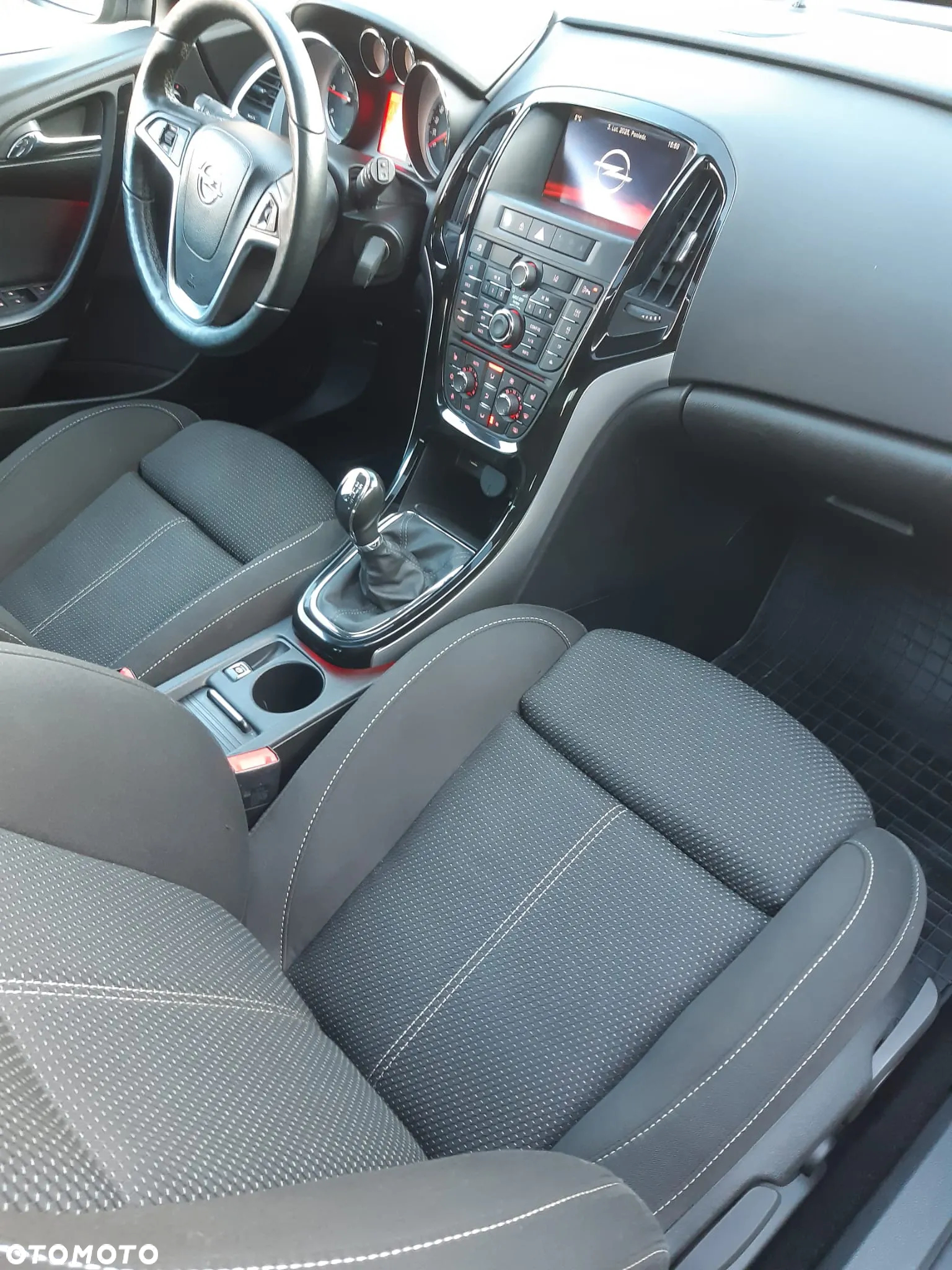 Opel Astra IV 2.0 CDTI Cosmo - 9