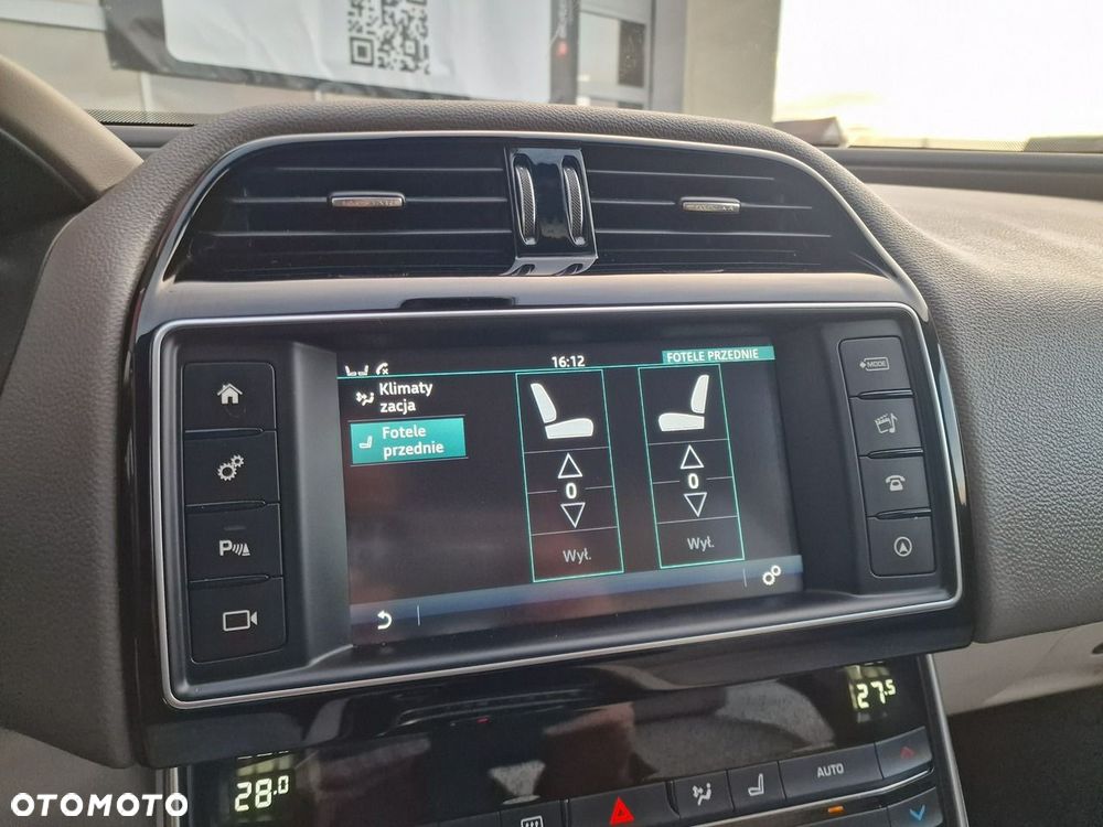 Jaguar XE 20d Prestige - 27