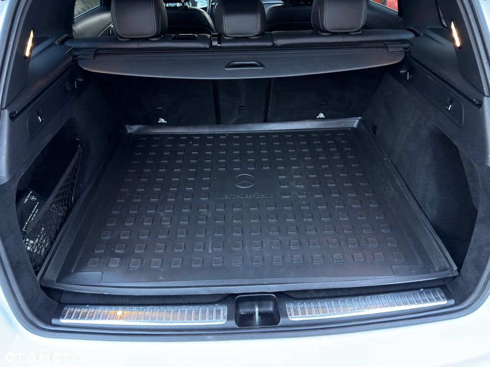 Mercedes-Benz GLC 250 4Matic 9G-TRONIC AMG Line - 27