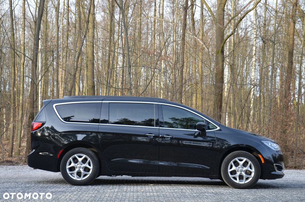 Chrysler Pacifica - 6