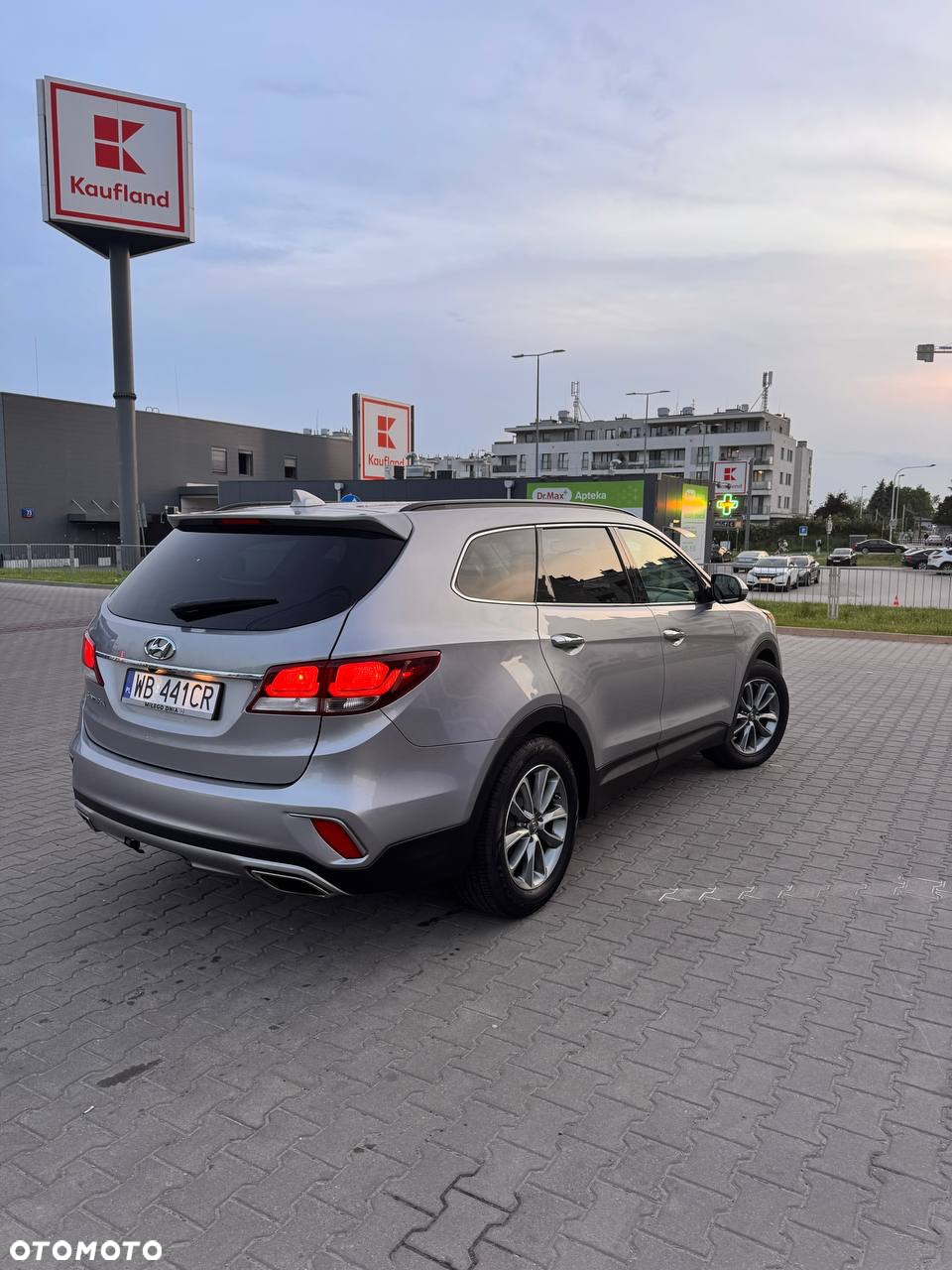 Hyundai Grand Santa Fe - 13