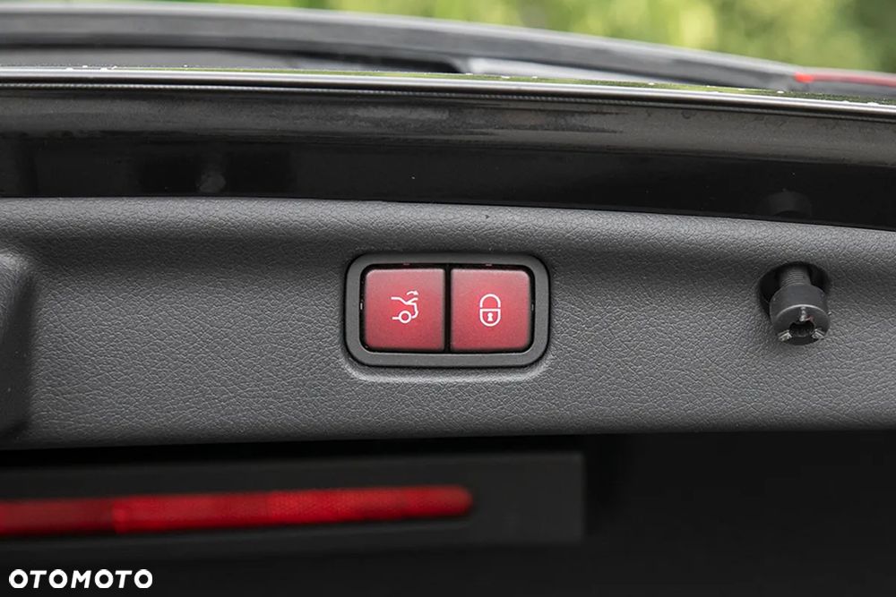 Mercedes-Benz Klasa C 300 d 9G-TRONIC AMG Line - 30