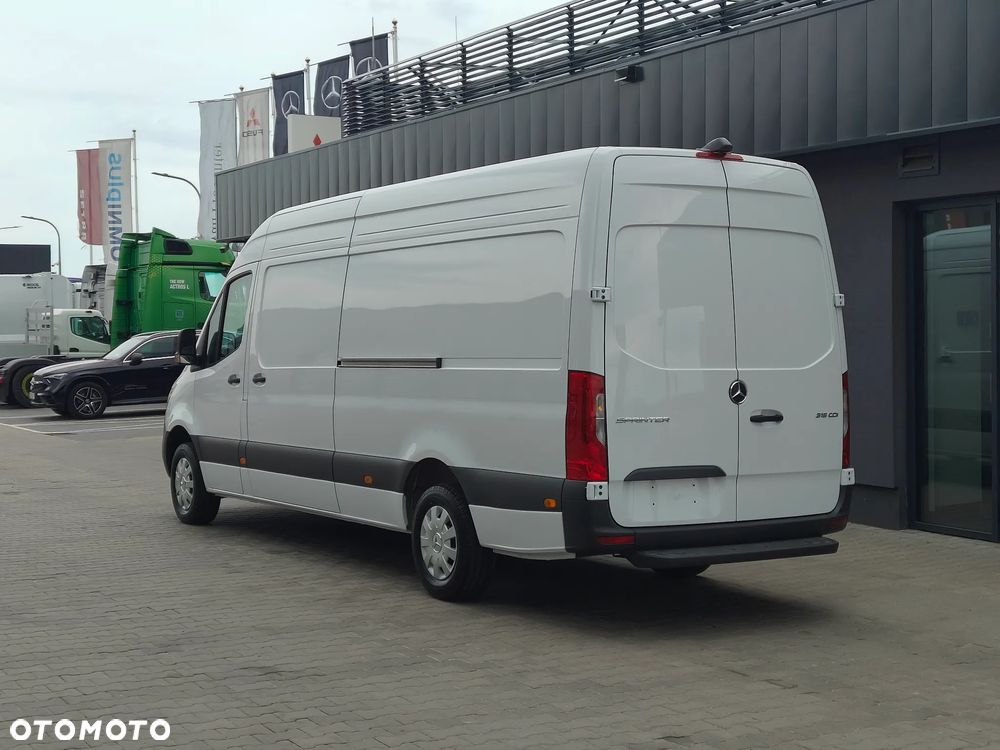 Mercedes-Benz Sprinter - 5