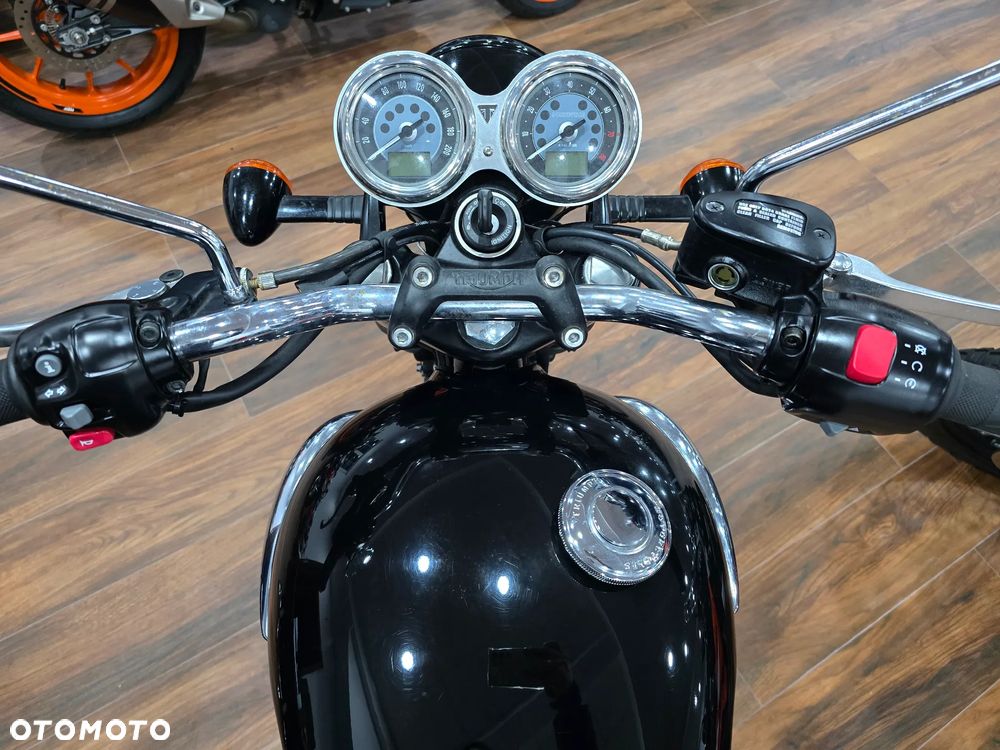 Triumph Bonneville - 5