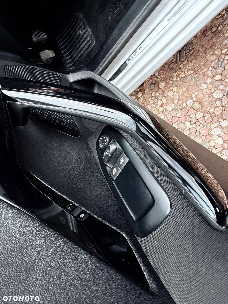 Peugeot 208 PureTech 82 Start & Stop Allure - 16