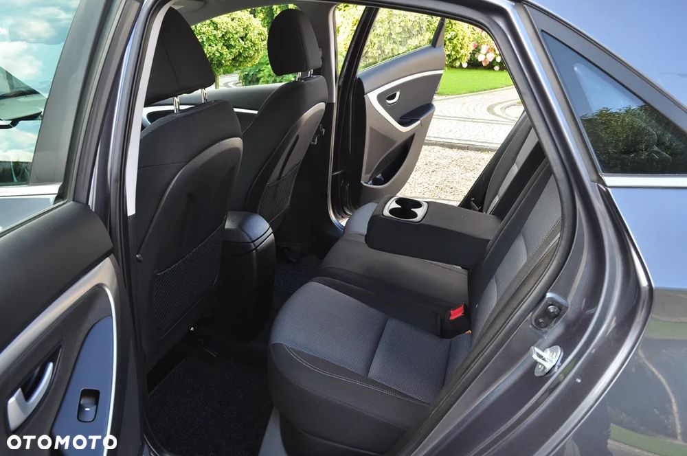 Hyundai i30 blue 1.4 - 8