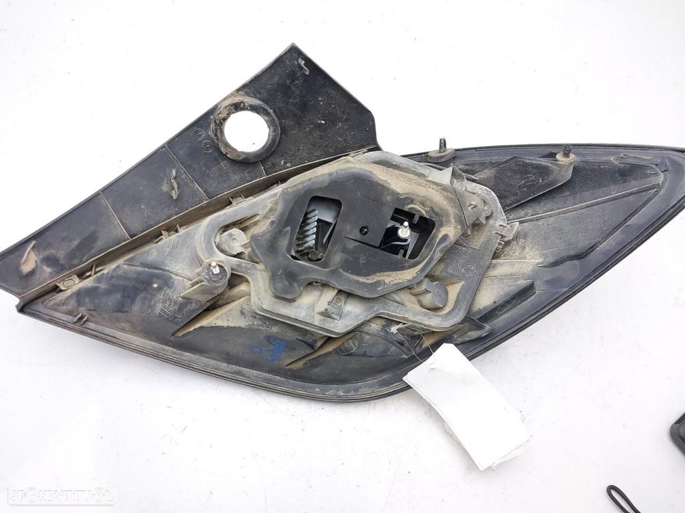 FAROLIM TRASEIRO ESQUERDO OPEL ASTRA H GTC 2005 -24451832 - 1