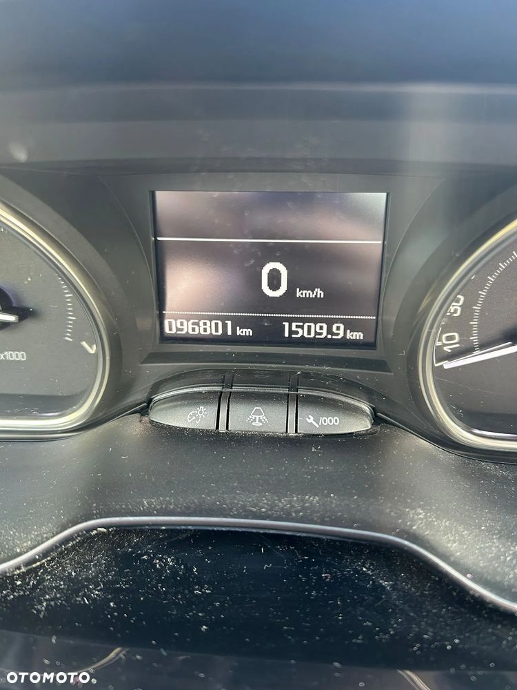 Peugeot 2008 1.2 Pure Tech Allure S&S - 5