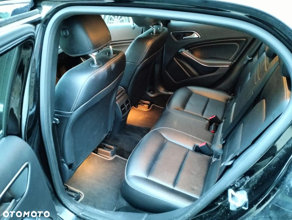 Mercedes-Benz GLA 250 4-Matic AMG Line - 12