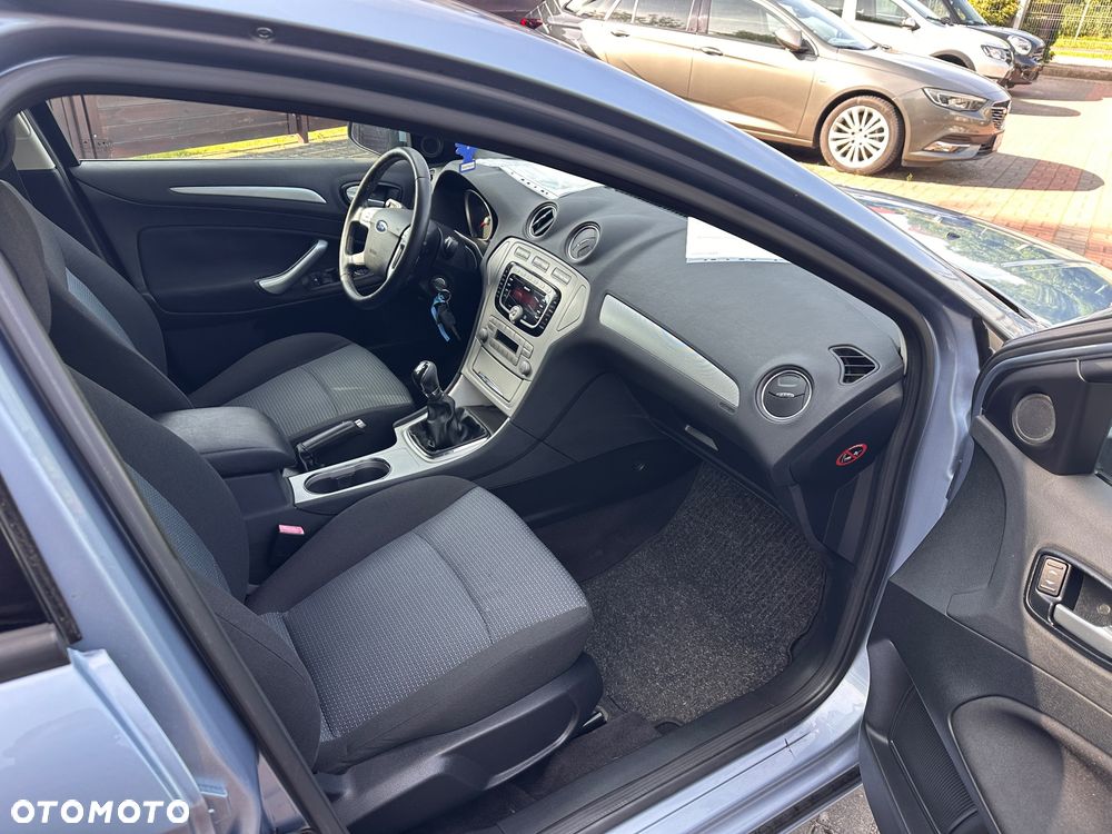 Ford Mondeo 1.6 Ambiente - 16