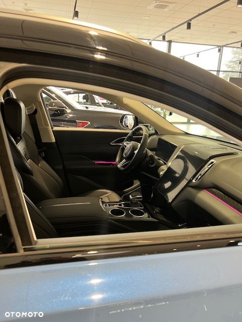Hongqi HS3 - 7