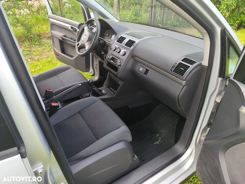 Volkswagen Touran 1.6 TDI Highline - 8