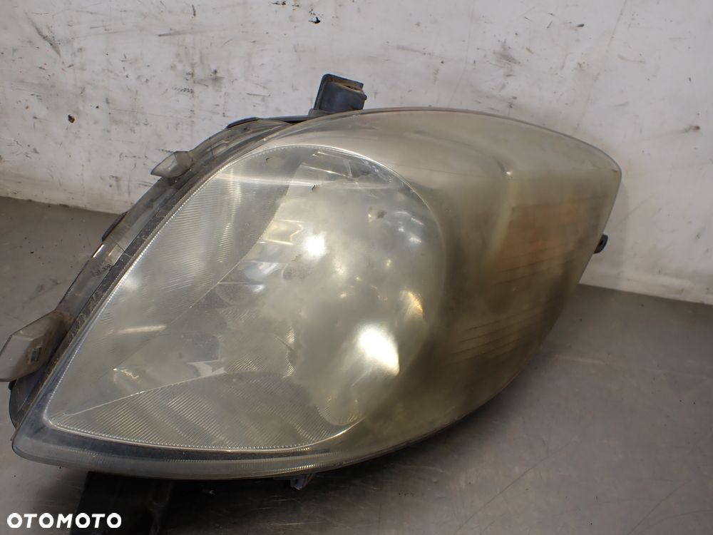LAMPA PRAWA PRZEDNIA TOYOTA YARIS II 1.4 81110-0D120 - 5