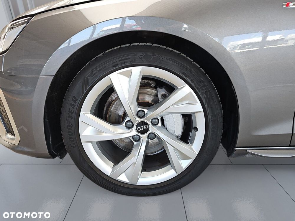 Audi A4 Limousine - 36