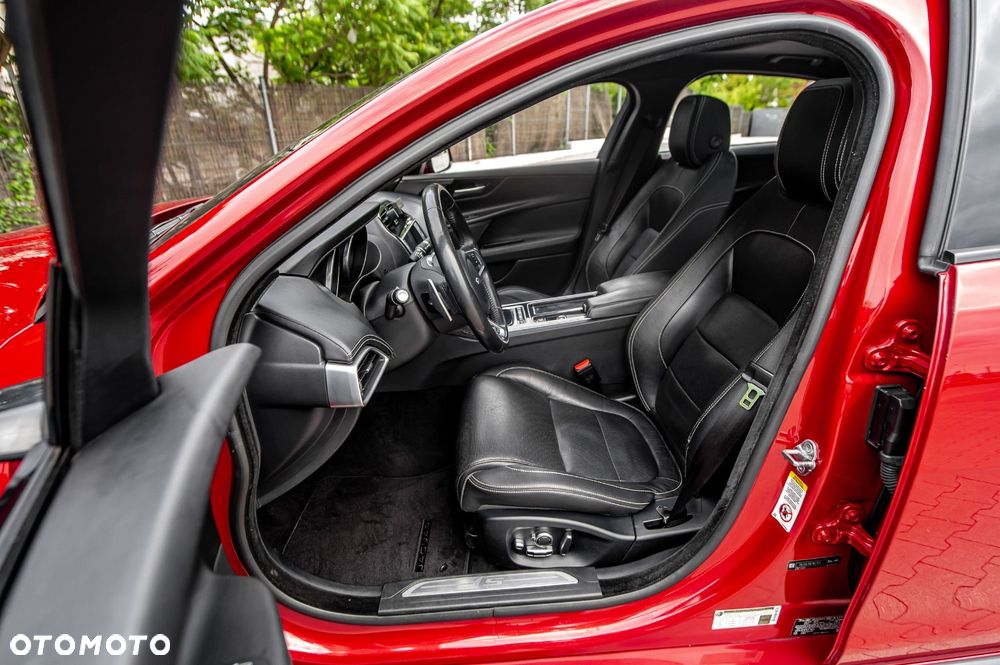 Jaguar XE - 20