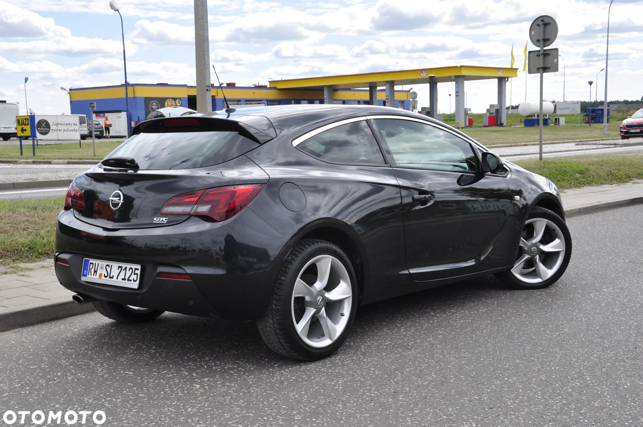 Opel Astra IV GTC 1.6 T Sport - 23