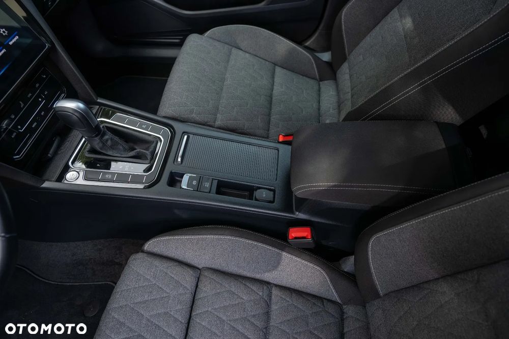 Volkswagen Passat 2.0 TDI SCR DSG Business - 19
