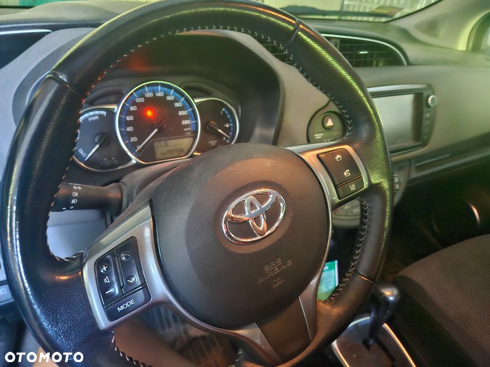 Toyota Yaris Hybrid 100 Premium EU6 - 4