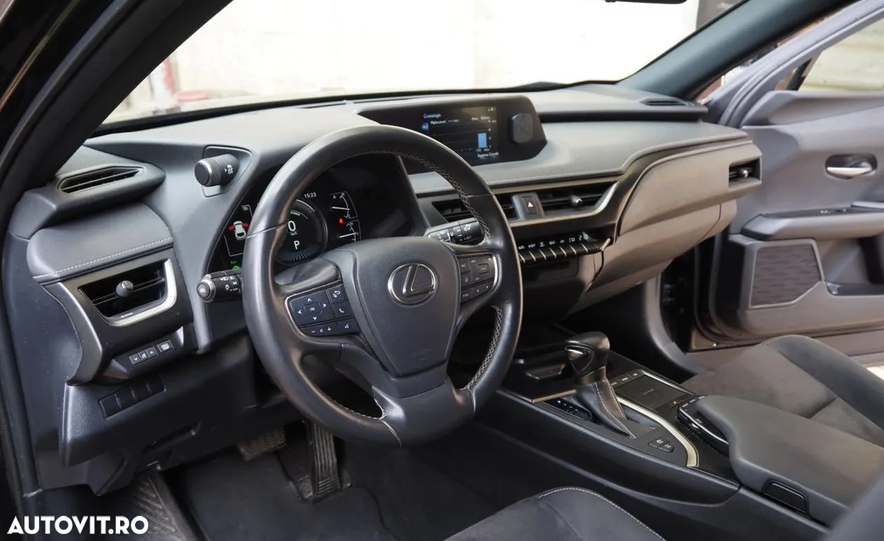 Lexus UX 250h FWD Business - 2