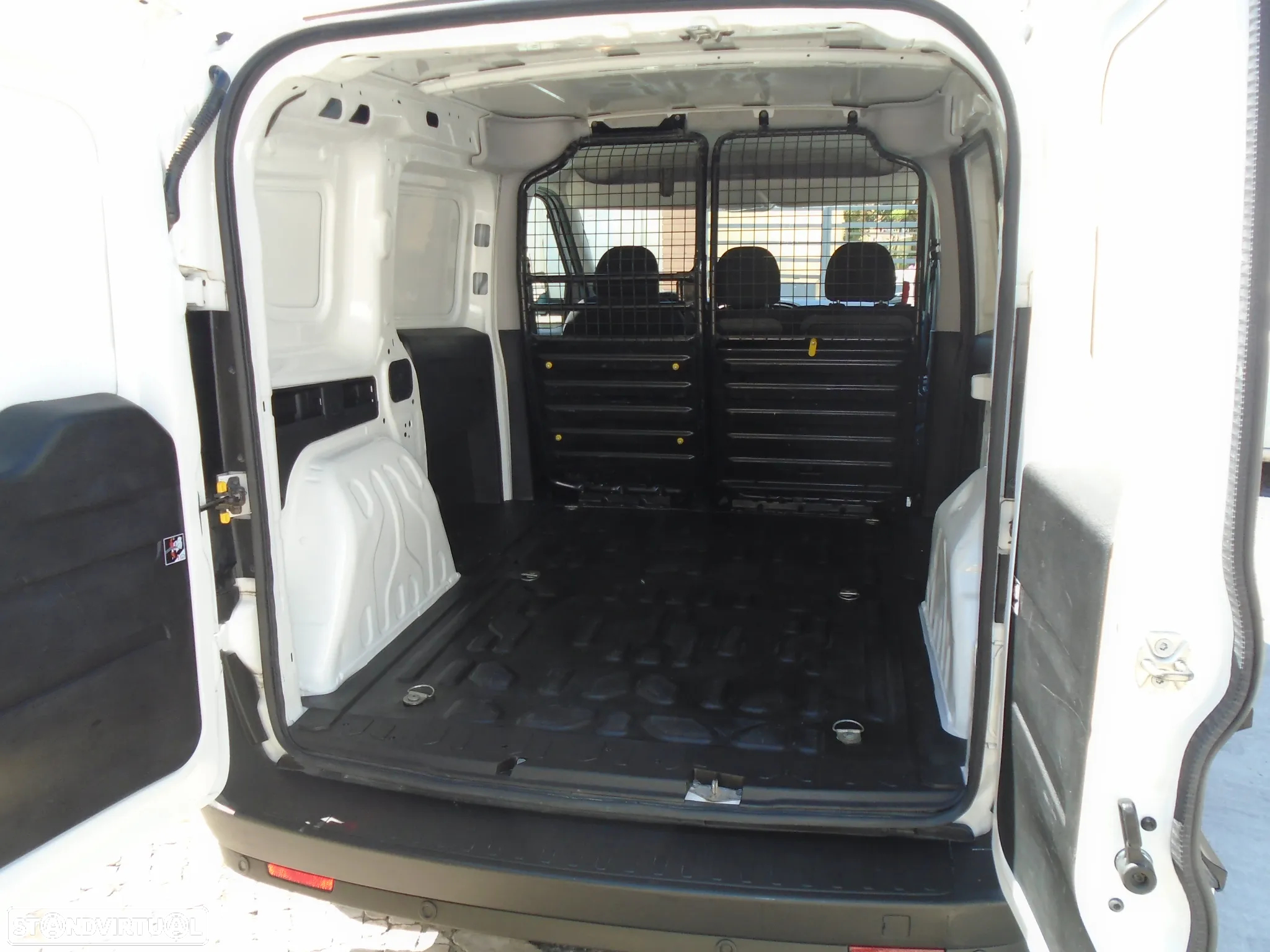 Fiat DOBLO 1.3 M-Jet 3 LUGARES 95 CV IVA DEDUTIVEL-NACIONAL - 23