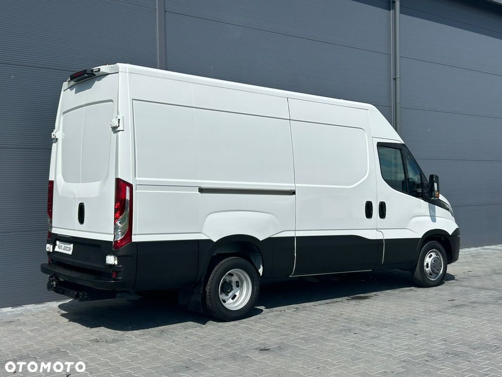 Iveco Daily 35C18 3.0 HPI L3H2 Średniak **Tylko 54tyś. km.**KLIMA**Hak 3,5t.**NA BLIŹNIAKACH**Sprowadzony**2018R** - 4