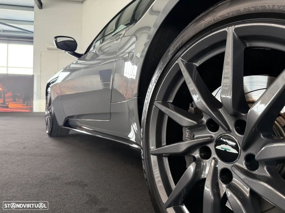 Aston Martin DB11 Coupé - 19