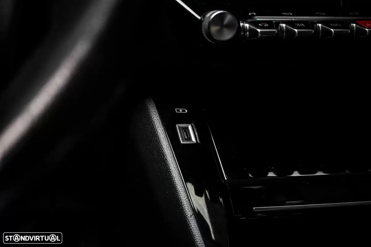 Peugeot 208 1.2 PureTech Allure EAT8 - 28
