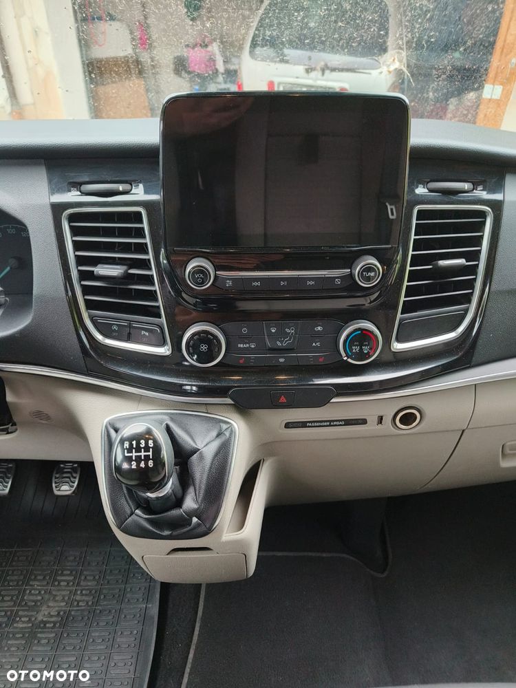 Ford Tourneo Custom 2.0 EcoBlue L2 Titanium - 13