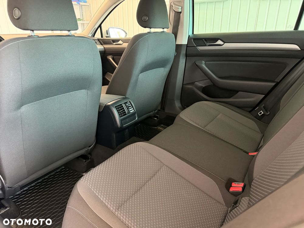 Volkswagen Passat 2.0 TDI EVO Elegance - 24