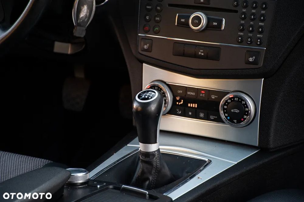 Mercedes-Benz Klasa C 180 T Kompressor BlueEFFICIENCY Avantgarde - 8