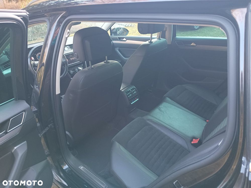 Volkswagen Passat - 4