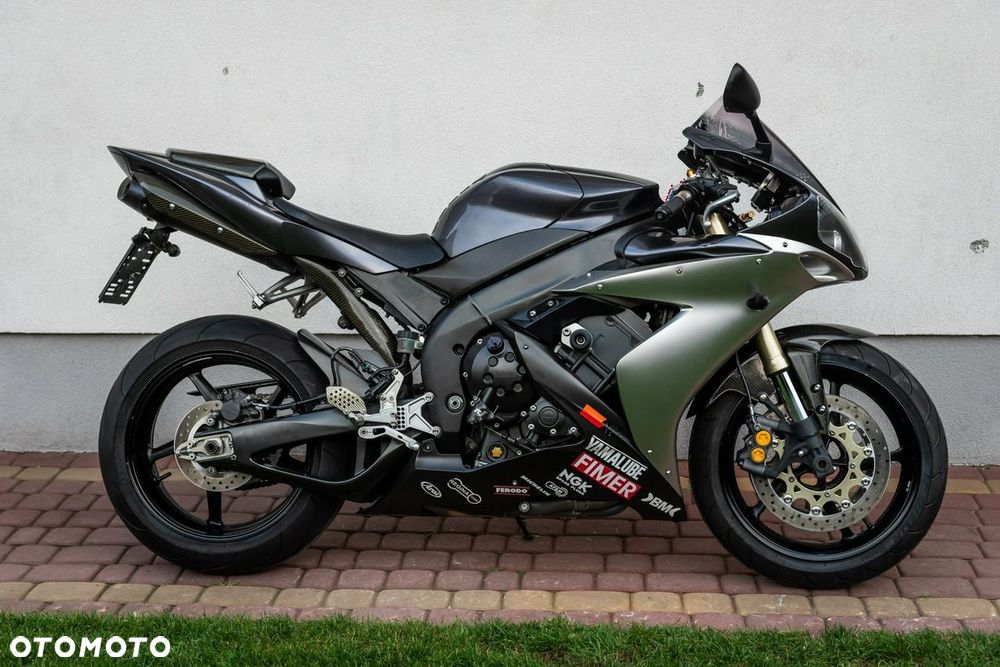 Yamaha R1 - 3