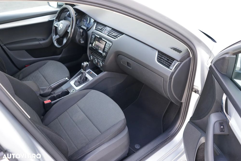 Skoda Octavia 2.0 TDI AMBITION DSG - 22
