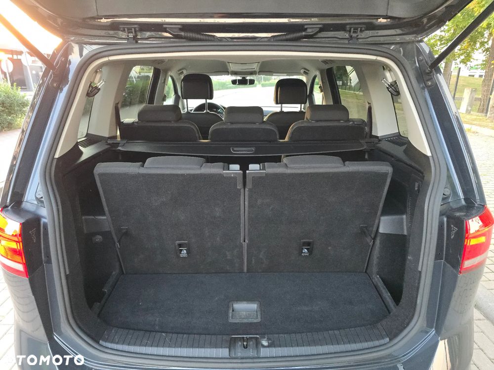 Volkswagen Touran - 15