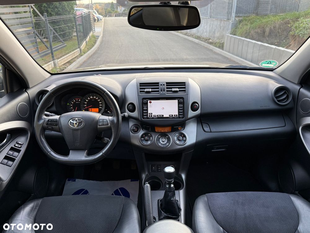 Toyota RAV4 10-13 - 22