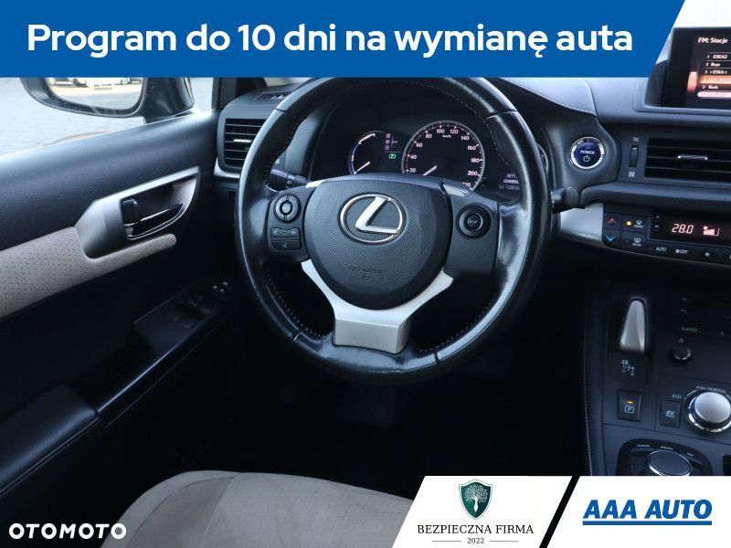 Lexus CT - 9