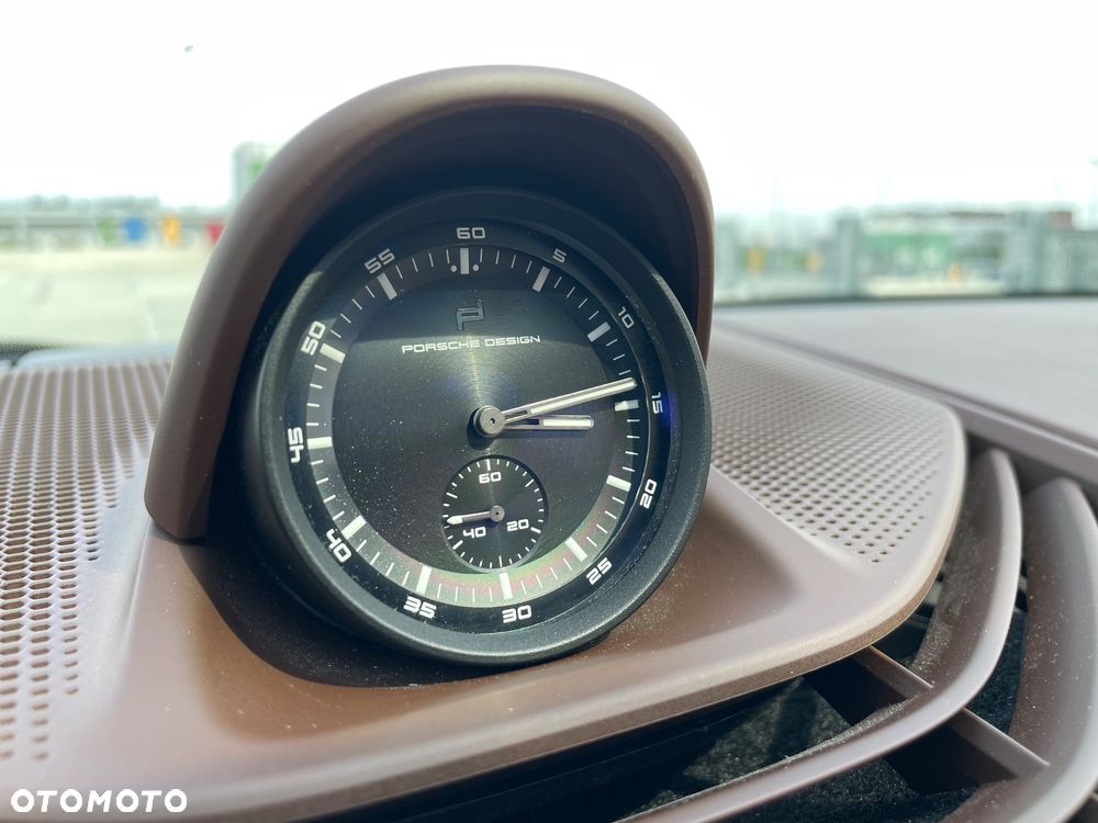 Porsche Taycan Turbo - 30
