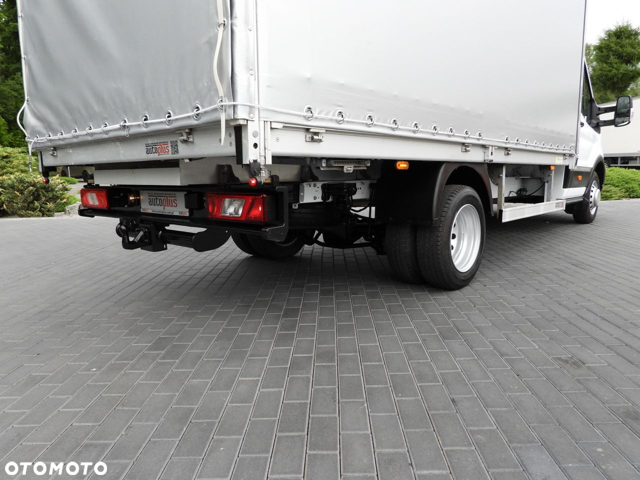 Ford TRANSIT  PLANDEKA 8 PALET TEMPOMAT LEDY BLIŹNIACZE KOŁA KLIMATYZACJA  130KM - 25