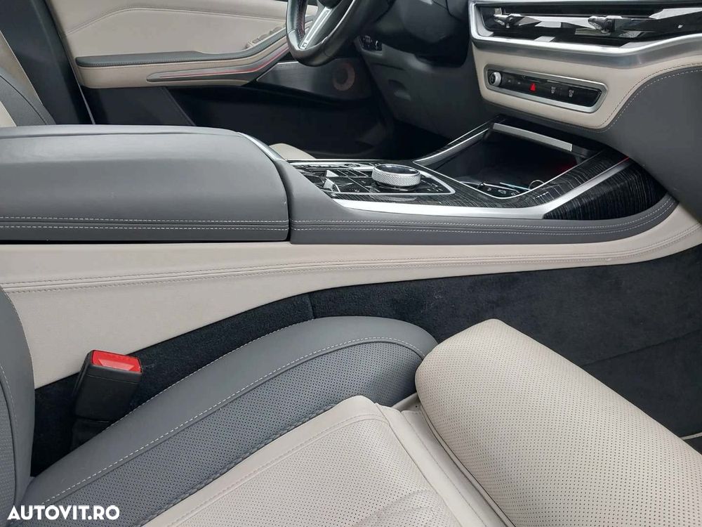 BMW X7 M60i xDrive AT MHEV - 24