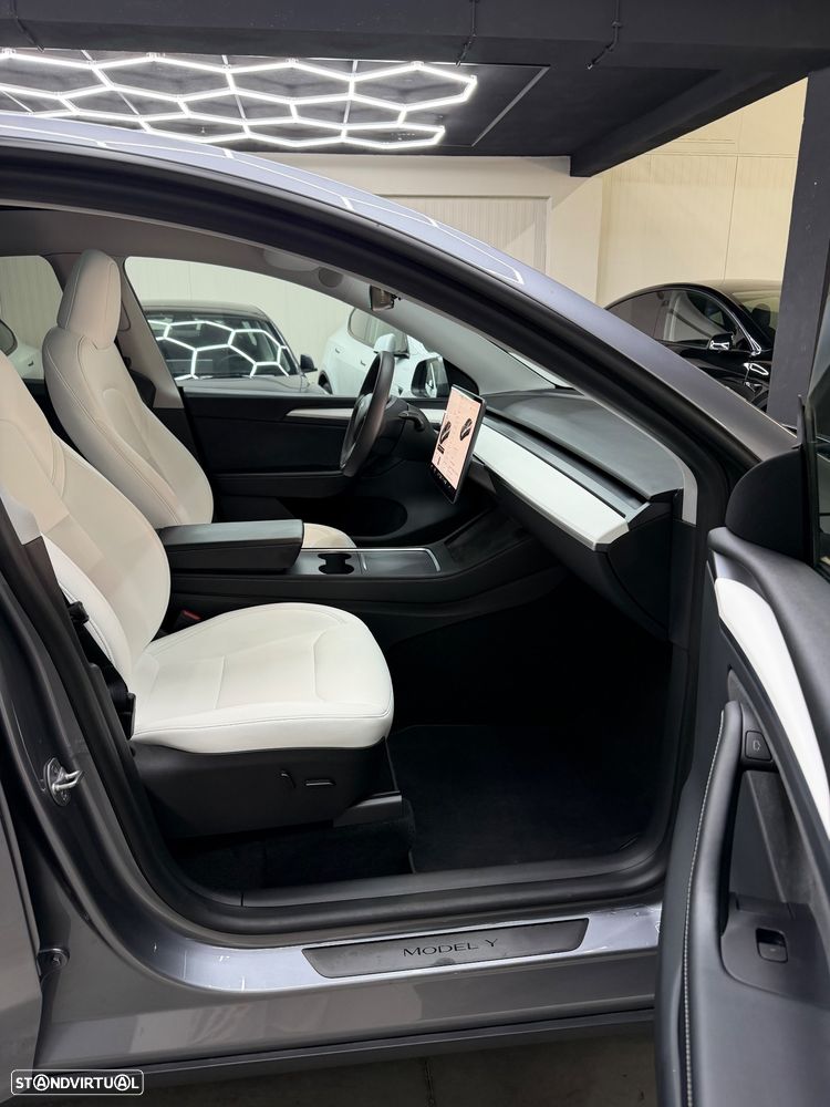 Tesla Model Y Long Range Dual Motor AWD - 6