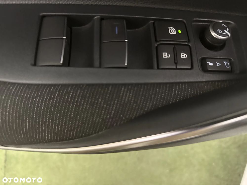 Toyota Corolla 1.8 Hybrid Comfort - 13