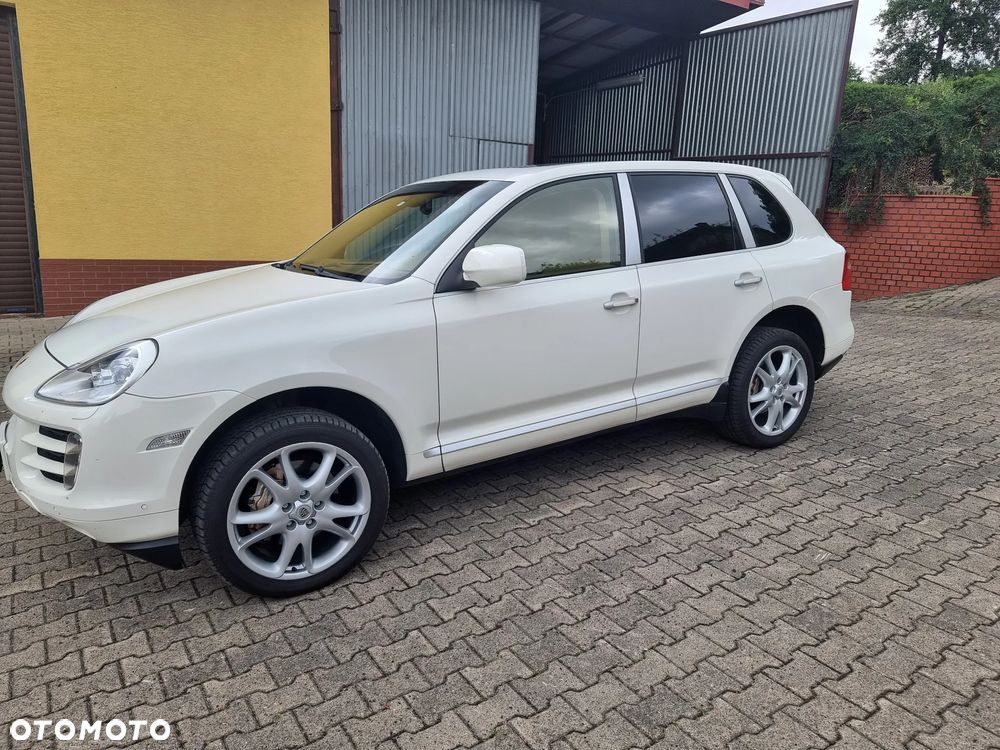 Porsche Cayenne - 1